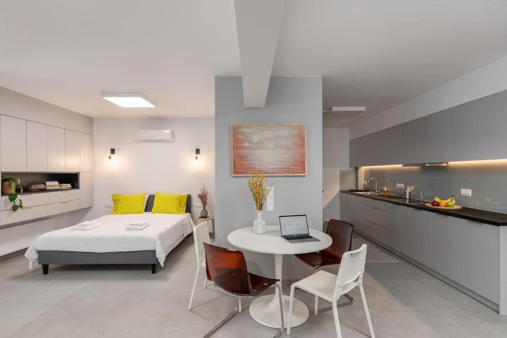 Stylish Studio Downtown เอเธนส์ ภายนอก รูปภาพ